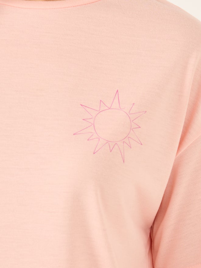 ستايلي طقم بيجامة قطن بطبعة شعار ورقبة مستديرة - Image 5