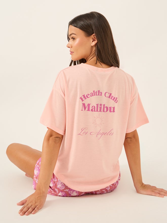 ستايلي طقم بيجامة قطن بطبعة شعار ورقبة مستديرة - Image 1