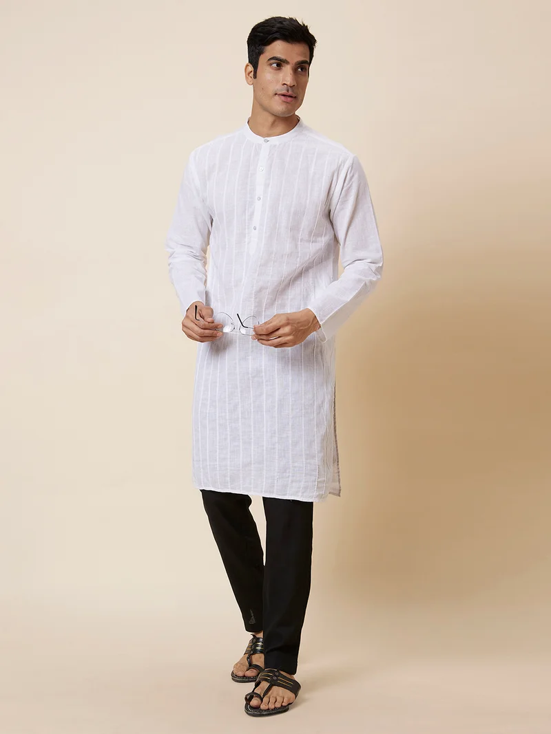 globus Globus Men White Woven Design Kurta