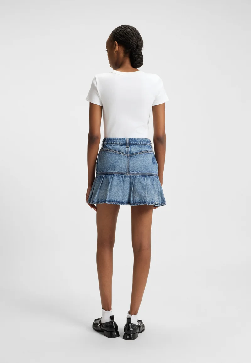 هوجو تيشيرت قطن مطاطي بقصة ضيقة وشعار أزرق