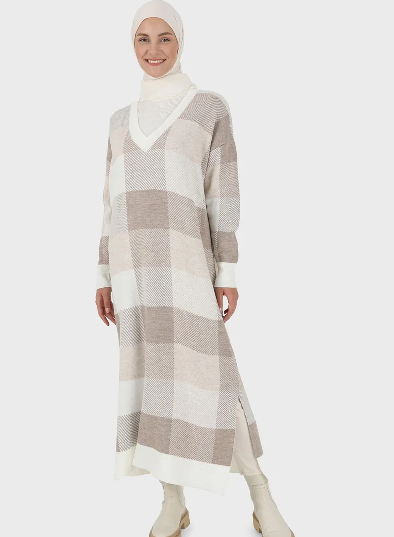 Benin by modanisa Checked V-Neck Dress