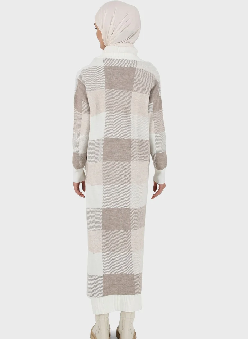 Benin by modanisa Checked V-Neck Dress