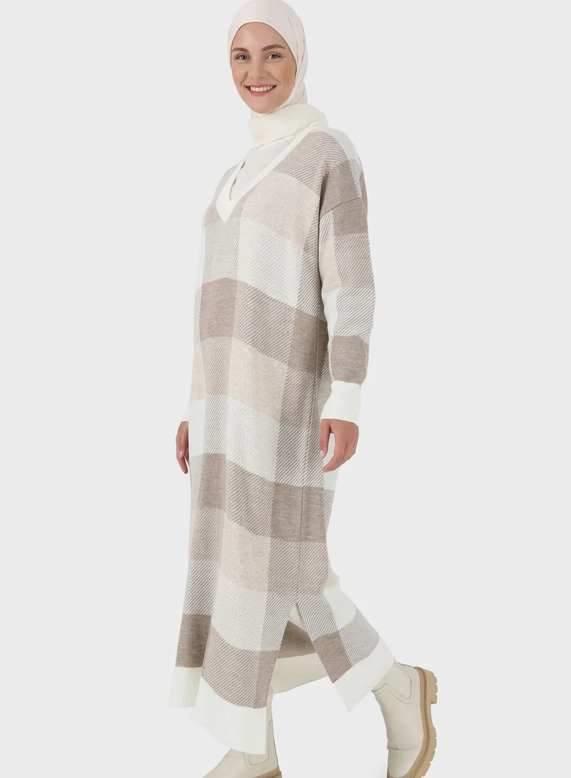 Benin by modanisa Checked V-Neck Dress
