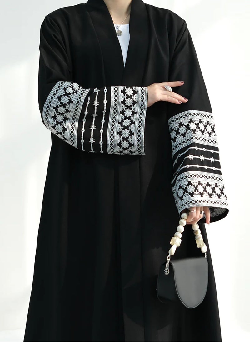 عباية جلابية إسلامية أنيقة بأكمام مطرزة بتصميم عصري يجمع بين التقاليد، مثالية للمناسبات الأنيقة  - Image 2