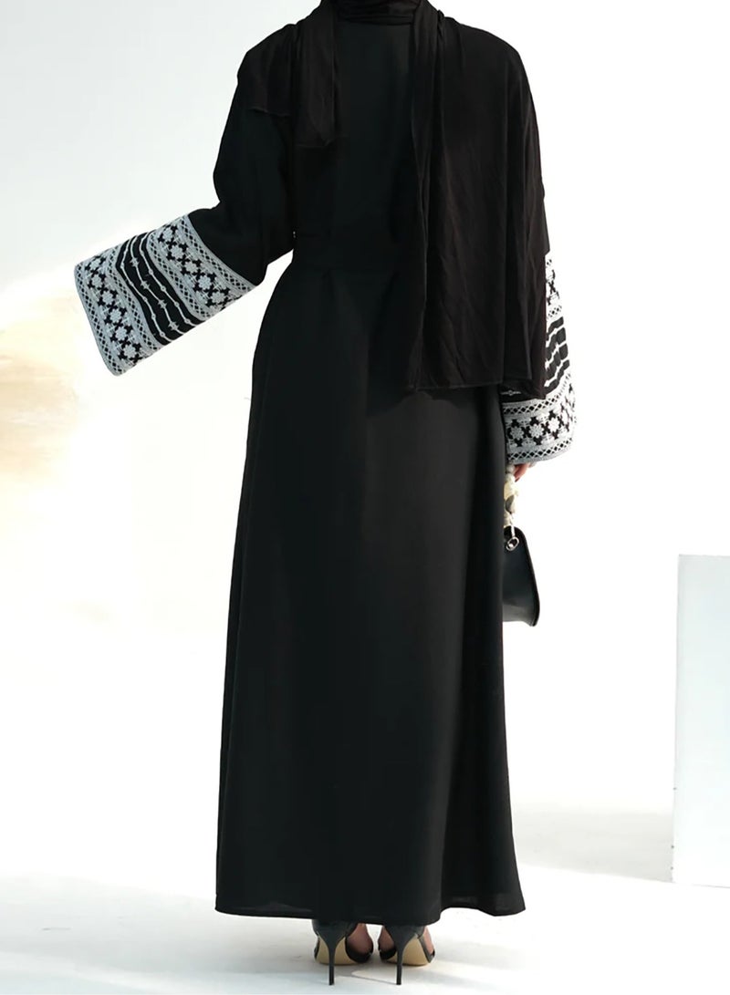 عباية جلابية إسلامية أنيقة بأكمام مطرزة بتصميم عصري يجمع بين التقاليد، مثالية للمناسبات الأنيقة  - Image 4