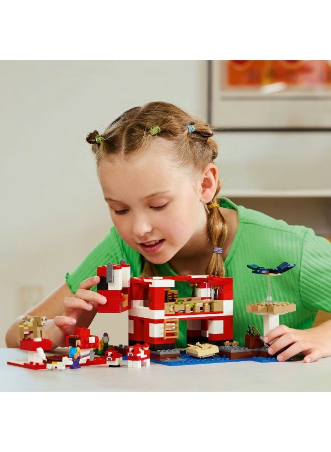 LEGO Minecraft The Mooshroom House 21270 Building Set (500 Pieces) - Image 3