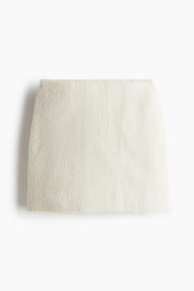 اتش اند ام تنورة ميني