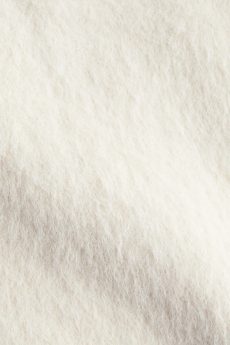 اتش اند ام تنورة ميني