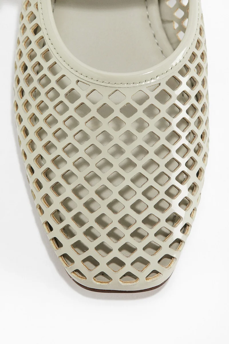 اتش اند ام Perforated Mary Jane ballet pumps
