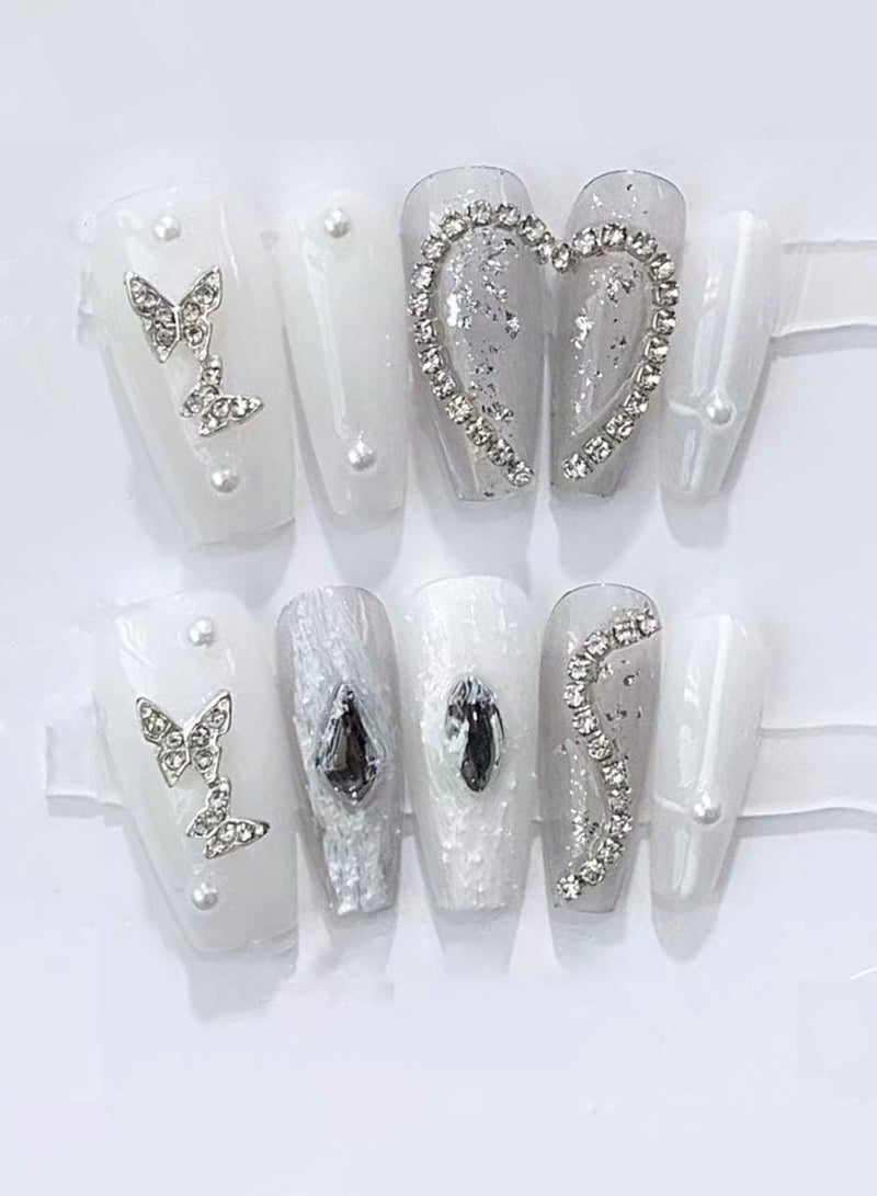 مجموعة 10 قطع من الأظافر الصناعية المصنوعة يدويًا للعروس باللون الفضي والأبيض مع ألماس ولؤلؤ وفراشة وقلوب، أظافر بطول متوسط - Image 1