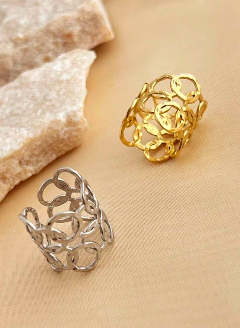 إيكوال طقم مكون من خاتمين نسائي من الاستانلس ستيل باللونين الفضي والذهبي بمقاس موحد - Image 2