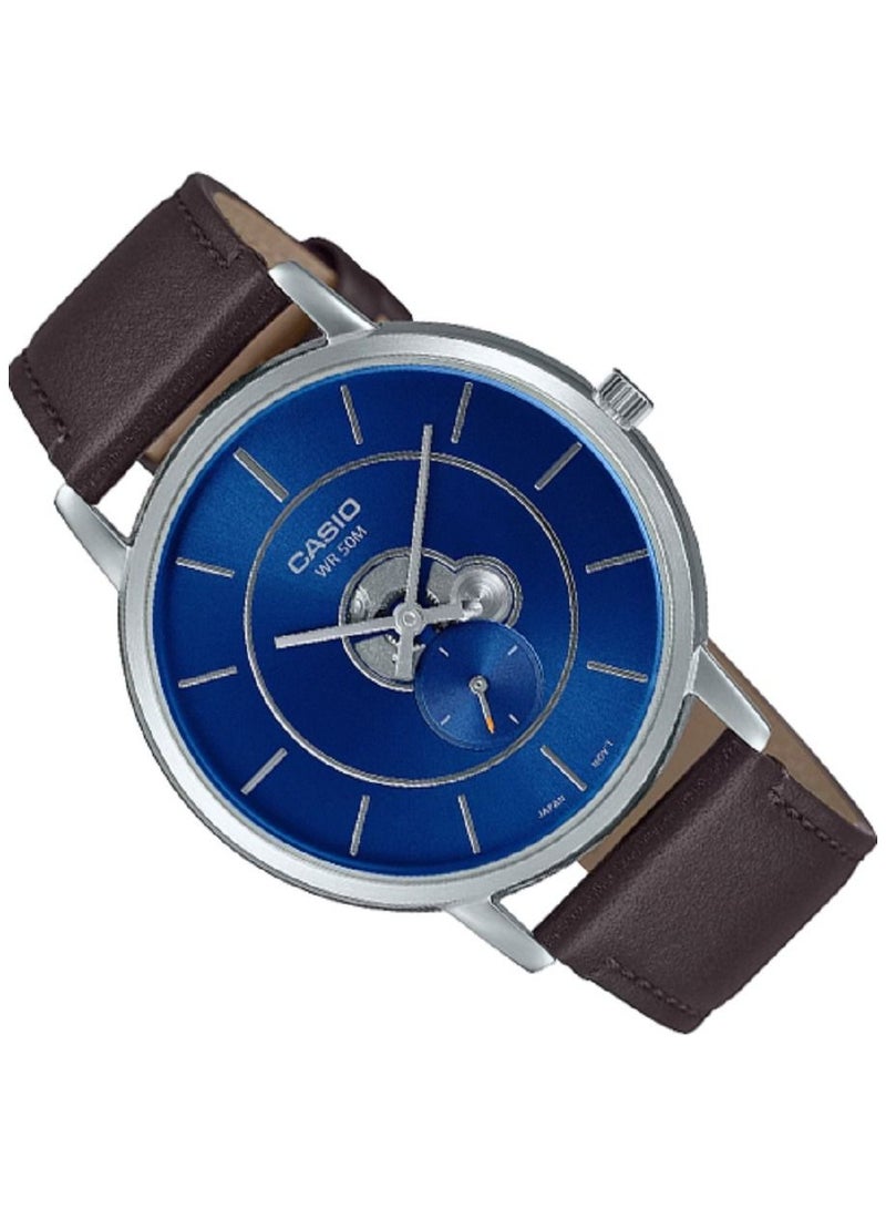 كاسيو ساعة كاسيو للرجال - انالوج بمينا داخلي ومينا زرقاء وبسوار جلدي MTP-B130L-2AVDF. - Image 2