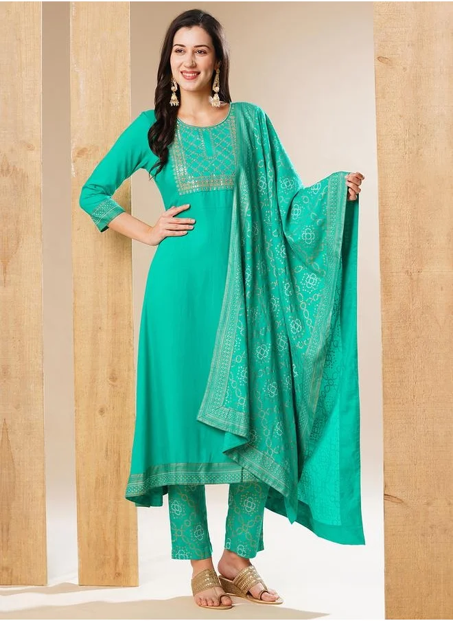 جلو باص Globus Women Green Embroidered Yoke A-line Kurta With Dupatta & Pant Set by Styli