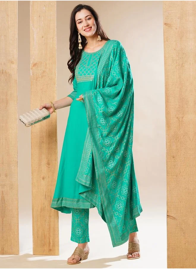 جلو باص Globus Women Green Embroidered Yoke A-line Kurta With Dupatta & Pant Set by Styli