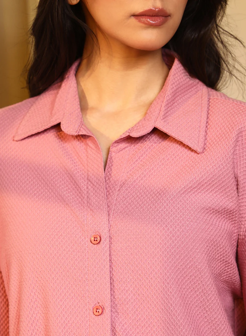 كامبوس سوترا قميص نسائي وردي سلموني بنقوش مربعة بياقة عريضة وأكمام طويلة وإغلاق بأزرار