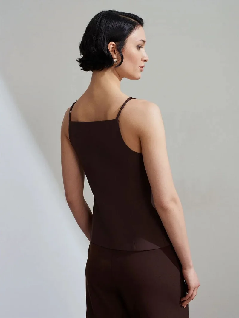 ديلفين Dilvin Fitted Crepe Waistcoat With Square Collar