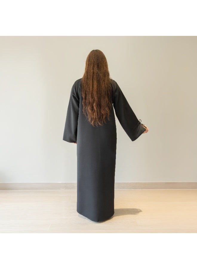 LINELLE عباءة لينيل سوداء بتفاصيل في الكتف للنساء - ياقة أنيقة، مقدمة مزررة، تفاصيل على الأكمام والجسم، ملابس يومية ومناسبات محتشمة - Image 2