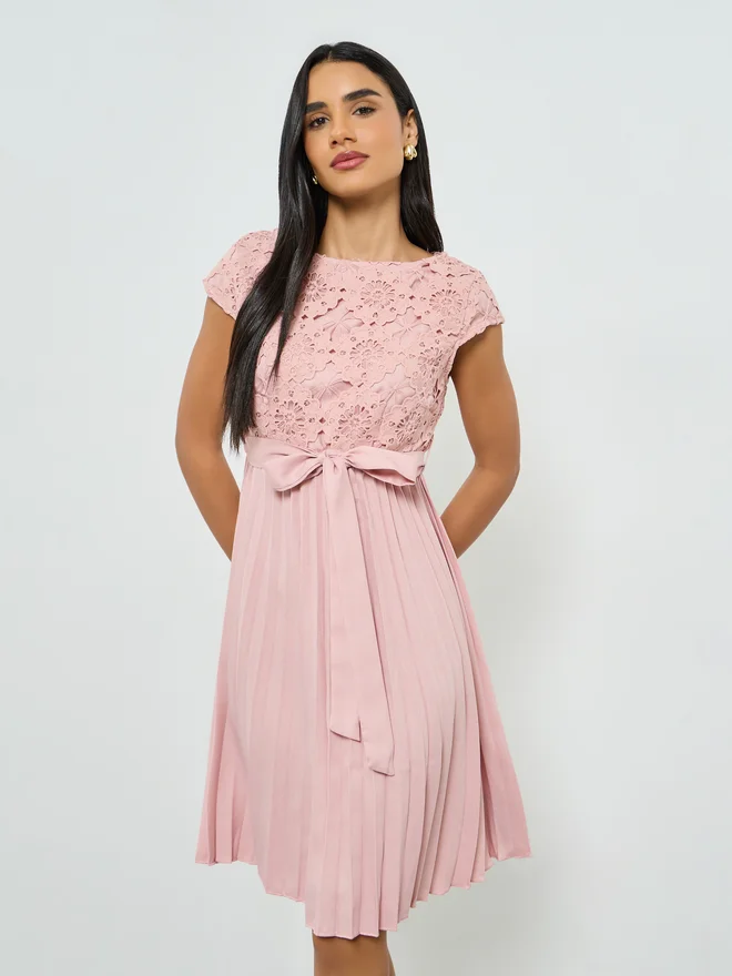 Styli Styli Pink Lace Pleated A-Line Knee-Length Dress