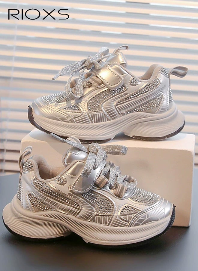 ريوكس أحذية رياضية سميكة للأطفال، أحذية رياضية خفيفة الوزن ومضادة للانزلاق للفتيات والفتيان، أحذية رياضية كلاسيكية عصرية، أحذية مشي بكعب، أحذية جري مريحة وقابلة للتنفس، أحذية تنس، مناسبة لأعياد الميلاد/العودة إلى المدرسة/الركض/الرياضة والأنشطة الخارجية الأخرى، فضية - Image 1