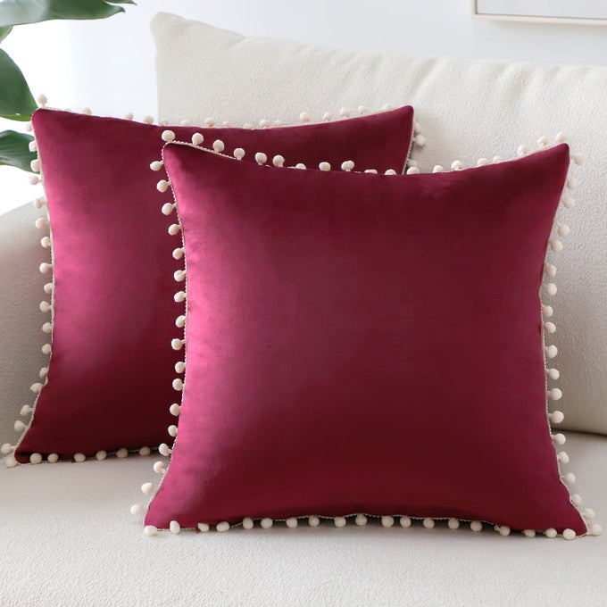 PACK OF 2 DECORATIVE CUSHION COVERS SOFT VELVET POMPOMS PILLOW COVERS WITH INVISIBLE ZIPPER SQUARE HOME DECOR THROW PILLOW CASES FOR SOFA BEDROOM LIVING ROOM 45X45CM BURGUNDY