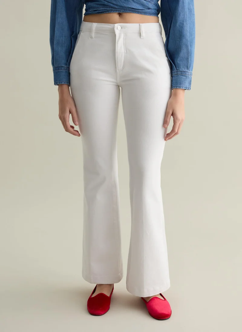 او في اس White