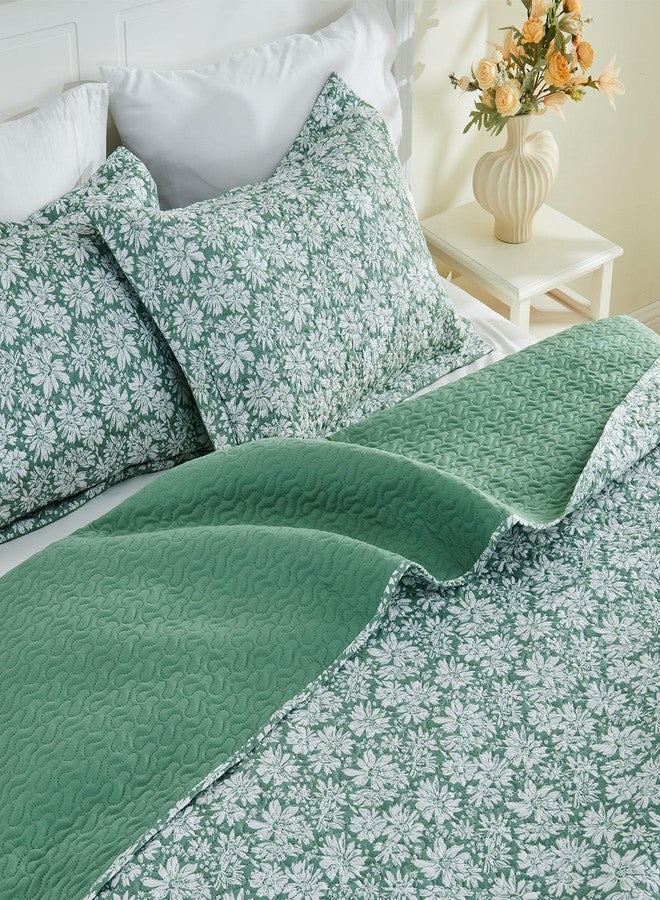 جو جرين طقم لحاف كوين من جوجرين - طقم فراش خفيف الوزن من 3 قطع لجميع المواسم، لحاف قابل للتهوية مع غطائي وسادة، سرير تبريد في حقيبة لمن يعانون من حرارة النوم، أخضر أبيض مزهر - Image 2