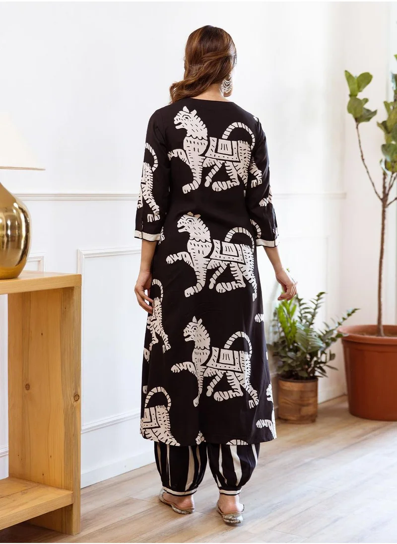 آي شين Regular Fit Embellished Pattern Round Neck Neck Three-Quarter Sleeve Black Colour Knitted Rayon Kurta Set for Women with Mid-Rise Closure - A Statement Piece for Every Look