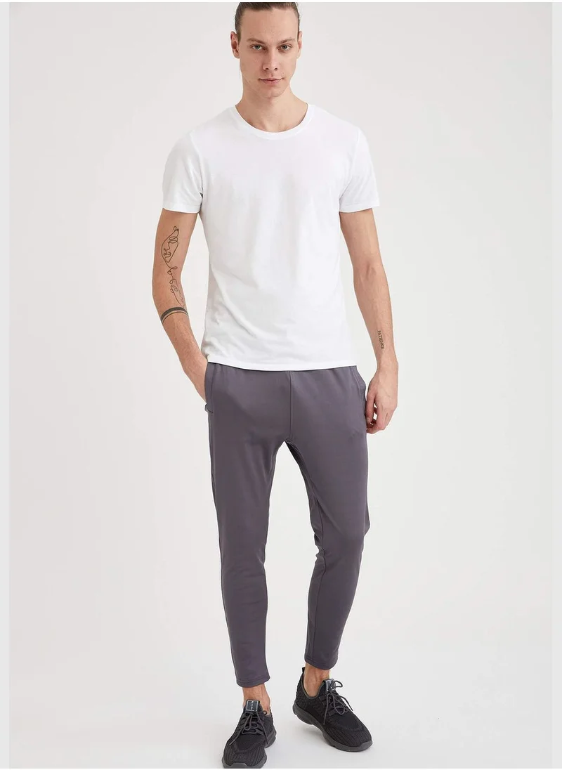 ديفاكتو Slim Fit Basic Jogger Trousers