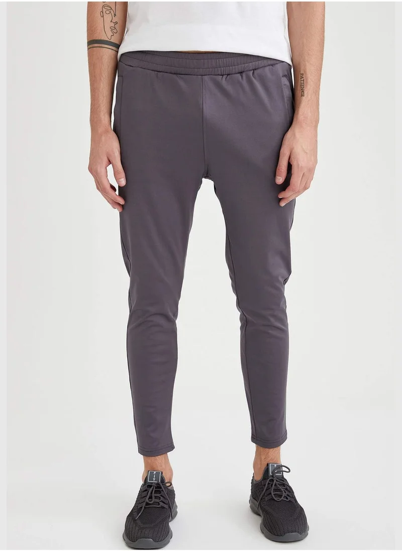 ديفاكتو Slim Fit Basic Jogger Trousers