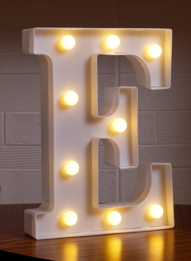 "E" Alphabet LED Marquee Letter Light Up Plastic Letters Standing Hanging Sign, Alphabet Letter For Wedding Birthday Party Home Decoration Battery Operated White 22cm - Image 1