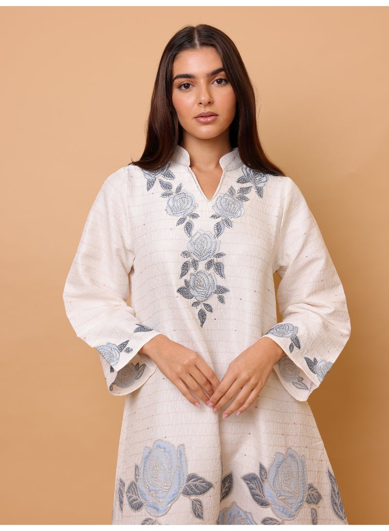 اكسا جلابية مطبوعة بتصميم جميل وتفاصيل زهور كبيرة - Image 2