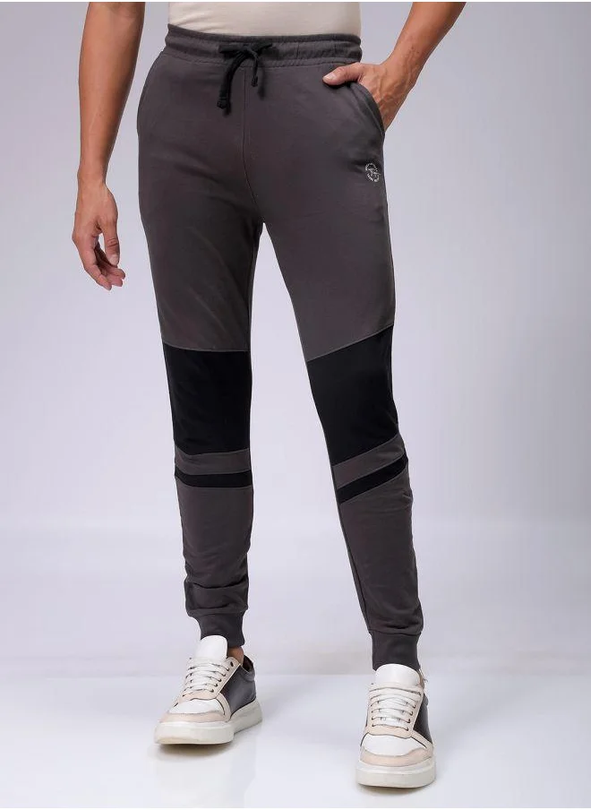 The Indian Garage Co Men Slim Fit Solid Mid-Rise Stretchable Knitted Jogger Trousers