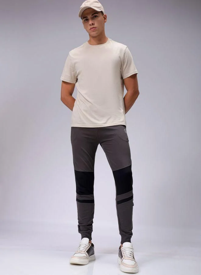 The Indian Garage Co Men Slim Fit Solid Mid-Rise Stretchable Knitted Jogger Trousers