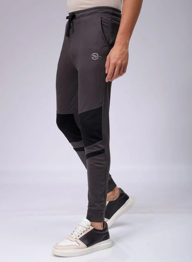 The Indian Garage Co Men Slim Fit Solid Mid-Rise Stretchable Knitted Jogger Trousers