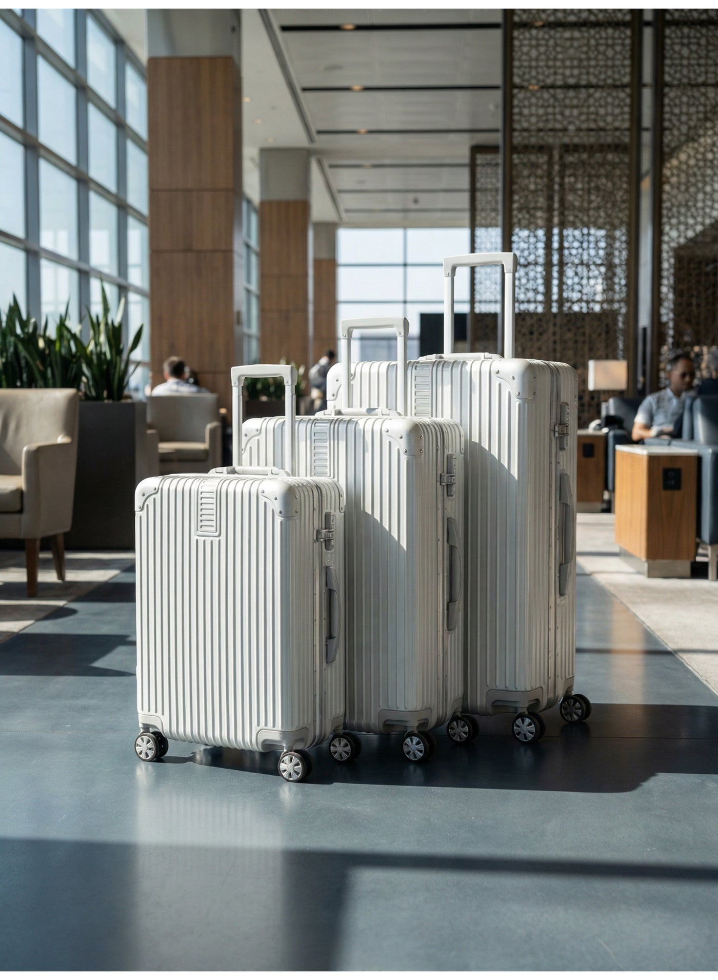 3-Piece Durable PC+ABS Hardshell Luggage Set with 360° Spinner Wheels Multi-Size 20/24/28 Inch Scratch-Resistant Lightweight Suitcases for Air Travel Family Business Trips,White