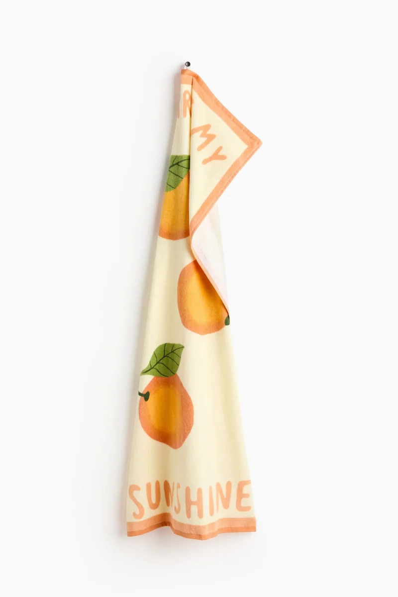 اتش اند ام منشفة للحمام مزينة بنقوش