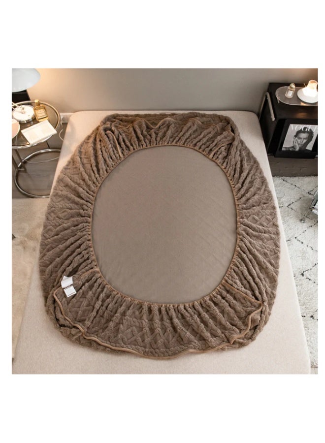 NAMA Bed warmer set. The elastic band keeps it securely in place on the bed. Includes a warmer and two pillowcases. This 3-piece set fits any bed from 150/160cm. Brown color. - Image 4