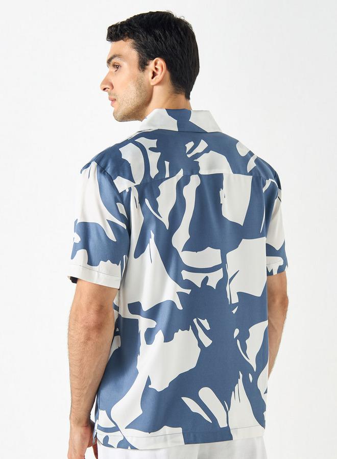 ايكونيك قميص بقصة عادية وطبعات وياقة كامب وأكمام قصيرة من أيكونيك - Image 3