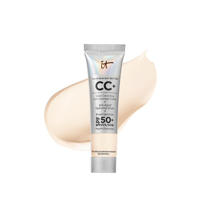 كريم CC من IT Cosmetics للسفر - لون فاتح - أساس تغطية كاملة مع SPF 50 - مصحح لون - سيروم مضاد للشيخوخة مع النياسيناميد وحمض الهيالورونيك - لمسة طبيعية - 04 أونصة سائلة