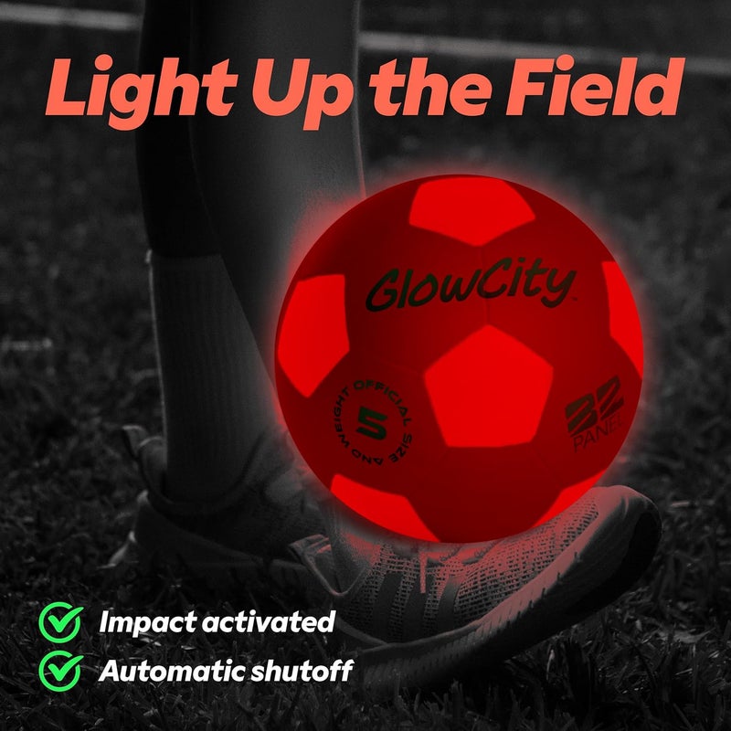 GlowCity كرة القدم المتوهجة من جلو سيتي | كرة قدم مضيئة داخلية/خارجية مع 2 ضوء LED | بطاريات مثبتة مسبقًا | هدية ممتعة للمراهقين - Image 2