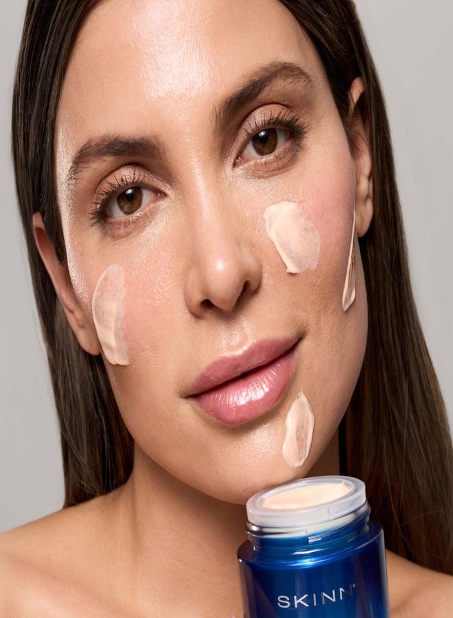 Skinn كريم الوجه اليومي المضاد للشيخوخة SKINN Age Reset مع SPF 30 - مرطب وجه خفيف الوزن متعدد التصحيح يشد ويرطب ويضيء البشرة - مع فيتامين C+ SPF معدني 100% - Image 4