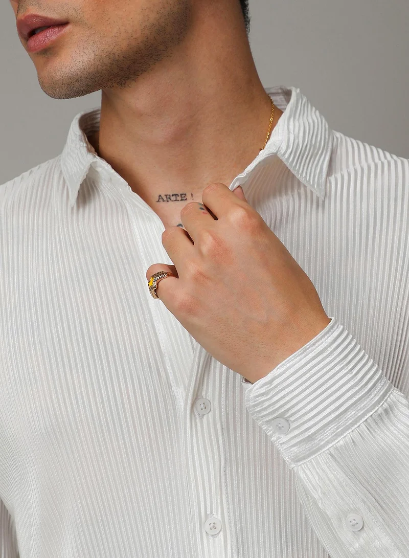 Campus Sutra Campus Sutra Men's Chalk White Pleat-Creased Shirt For Casual Wear | Spread Collar | Long Sleeve | Button Closure | Shirt Crafted With Comfort Fit For Everyday Wear