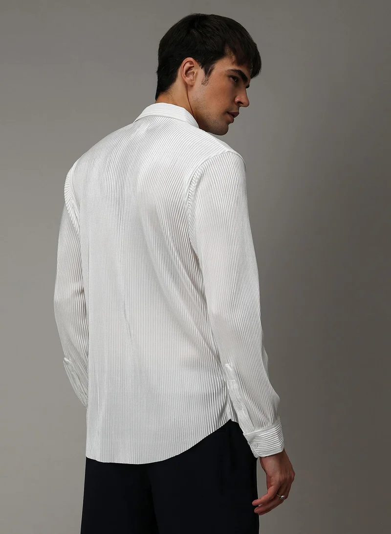 Campus Sutra Campus Sutra Men's Chalk White Pleat-Creased Shirt For Casual Wear | Spread Collar | Long Sleeve | Button Closure | Shirt Crafted With Comfort Fit For Everyday Wear