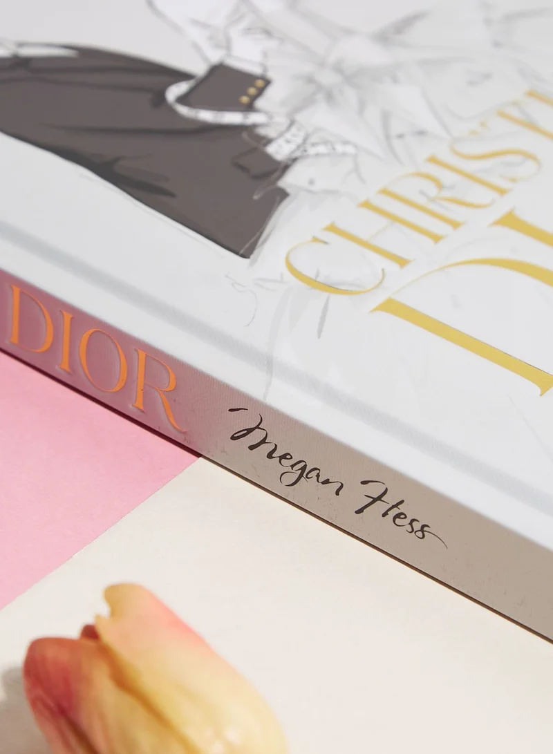 اول سورتد كتاب Christian Dior