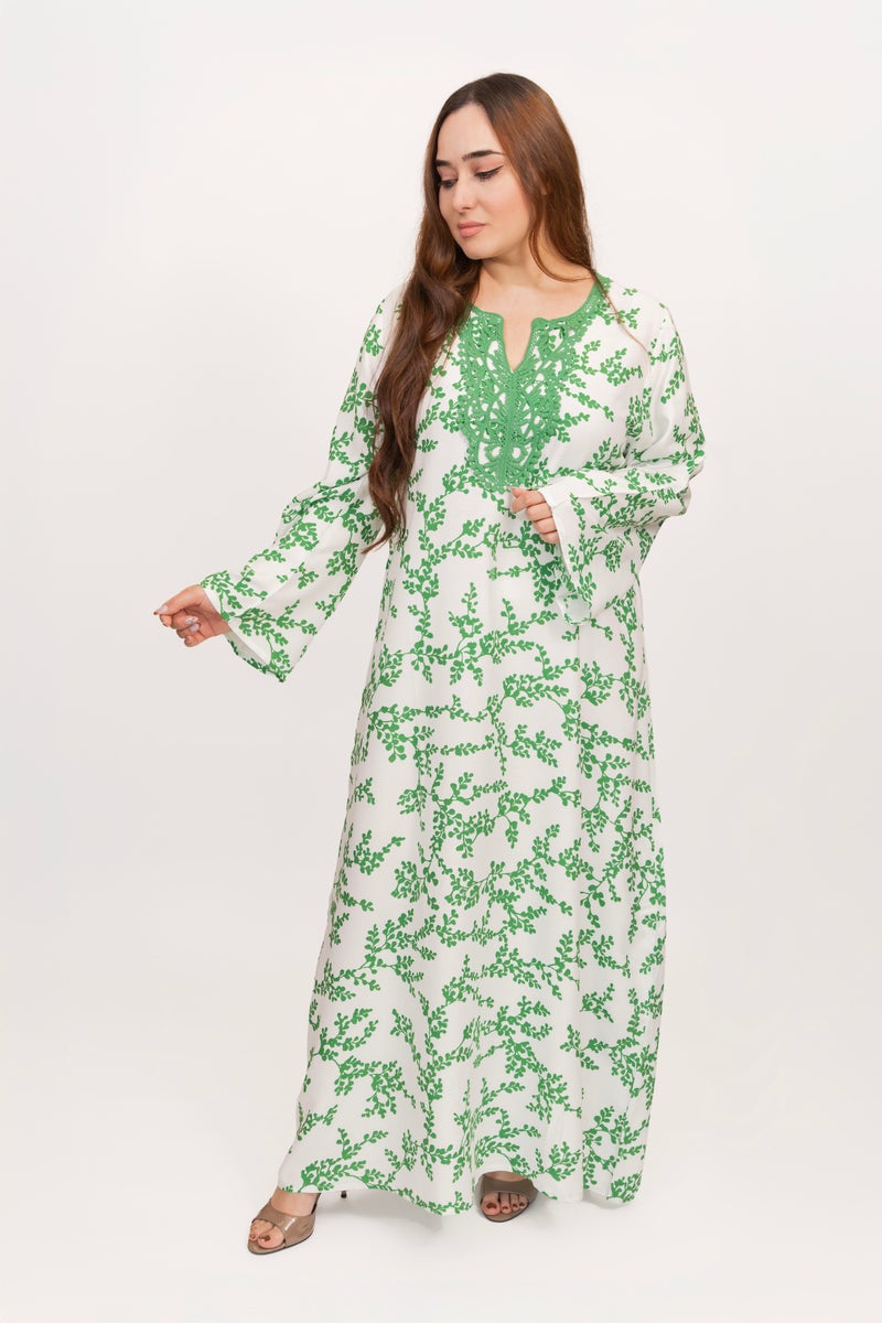 جلابية لينيل النسائية - بنقشة أوراق خضراء وتفاصيل دانتيل عند الرقبة، فستان ماكسي محتشم مناسب للإطلالات اليومية والمناسبات