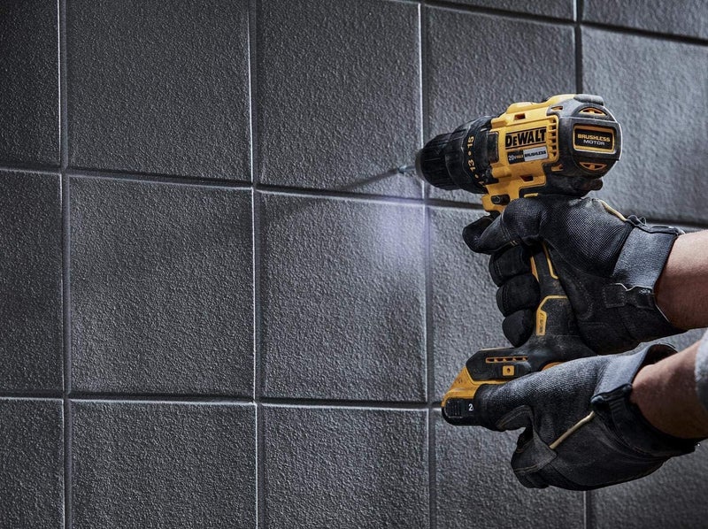 ديوالت مثقاب مطرقة مدمج بدون فرشاة بقوة 18 فولت مع 2 - Image 4