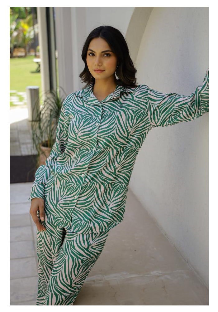 Label Flavia طقم متناسق أخضر مع بلوزة وسروال للنساء - Image 3