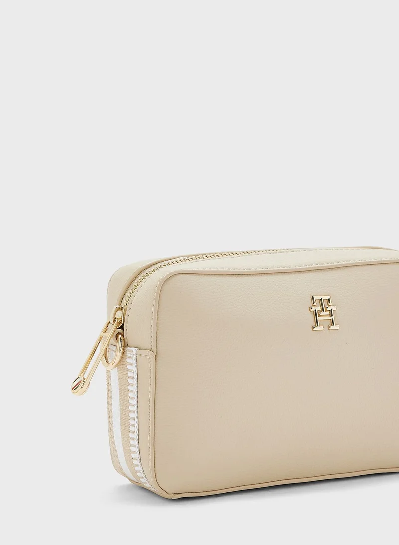TOMMY HILFIGER Essential Zip Around Crossbody Camera Bag
