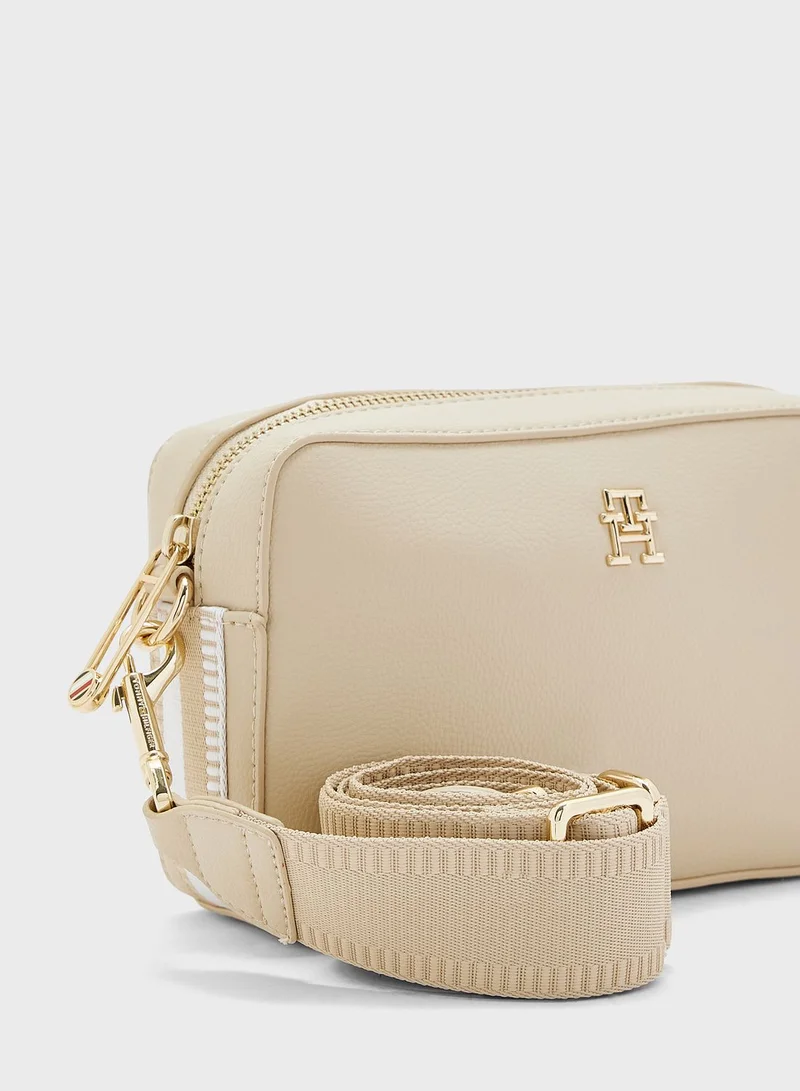 TOMMY HILFIGER Essential Zip Around Crossbody Camera Bag