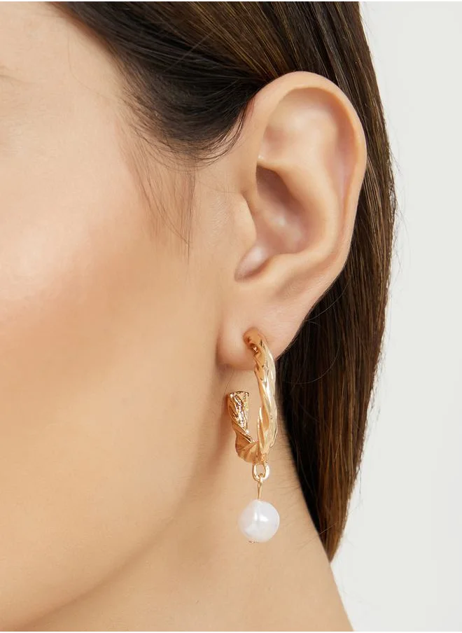 ستايلي Twisted Design Hoop Earrings